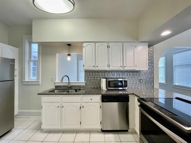 Building Photo - 160 Palmetto Rd