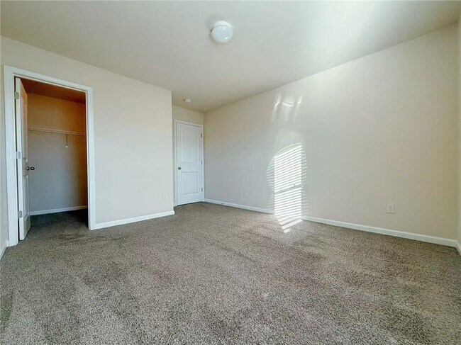 Building Photo - 3560 Golden Gate Ln