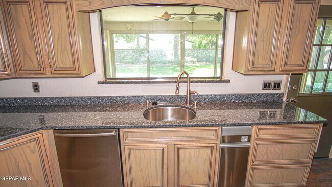 Building Photo - 612 Willow Glen Dr