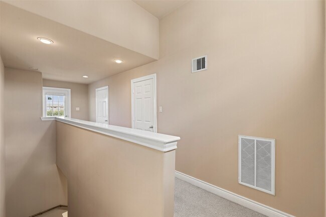 Building Photo - 9125 Harbor Hills Dr