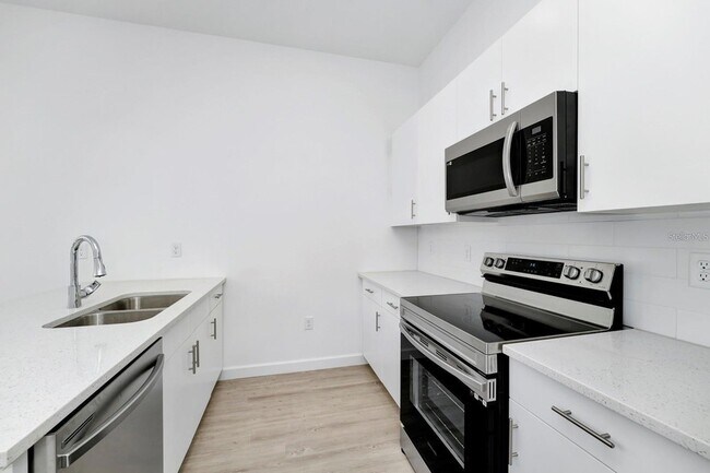 Building Photo - 665 Trikomo Dr