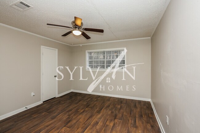 Building Photo - This 4 bedroom, 2 bathroom home is exactly...