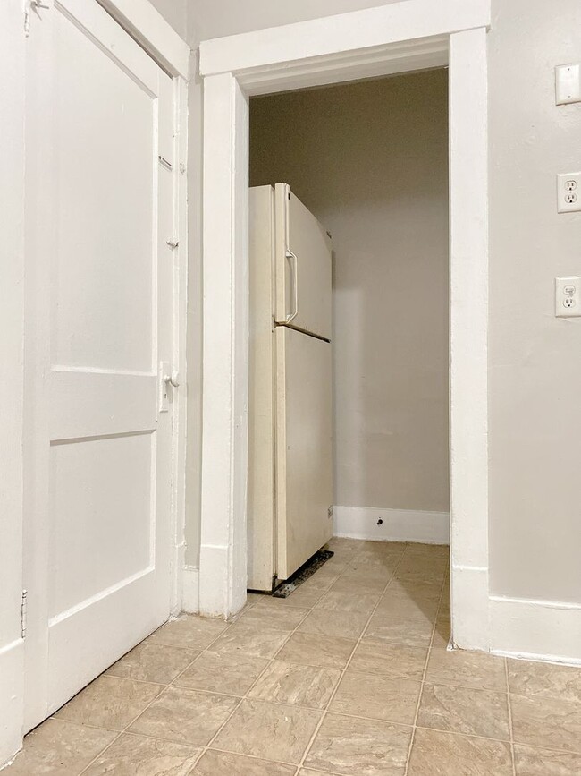 Building Photo - 3 bedroom 1 bath house!