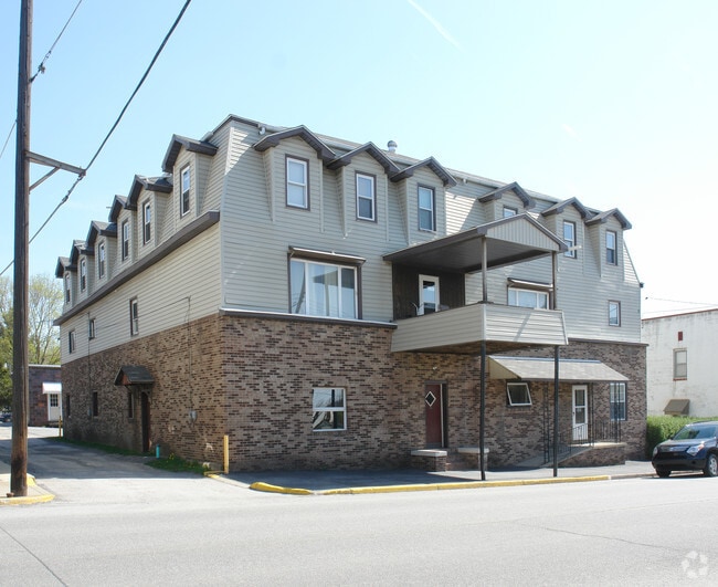 Primary Photo - 132 Curtin St