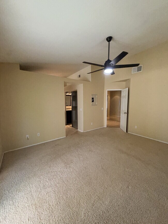 Building Photo - 3-Bedroom Home, Large backyard  & Pets Welcome