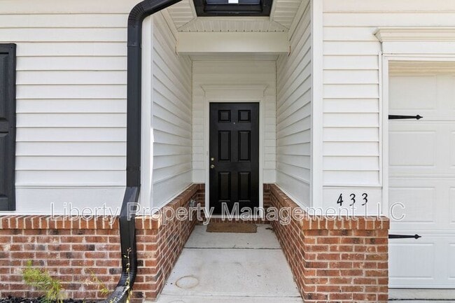 Building Photo - 433 Troy Dr