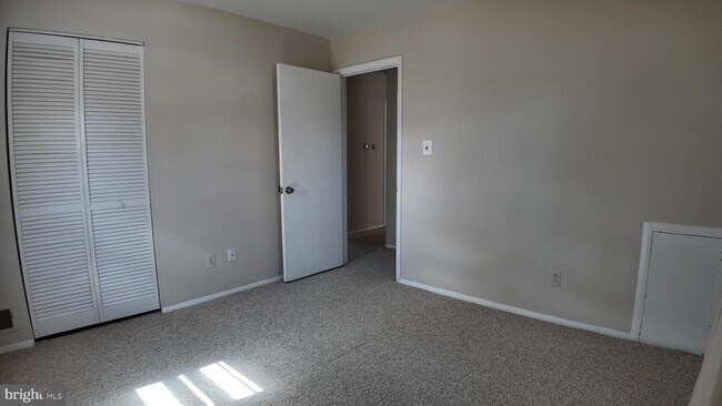 Building Photo - 4419 Renn St