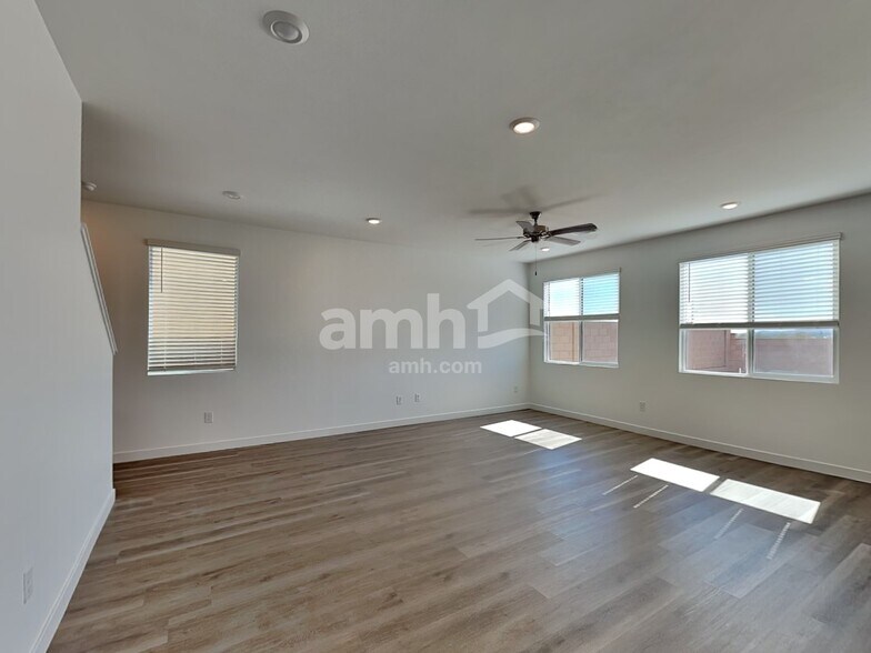 Building Photo - 6179 W Calle Lingo