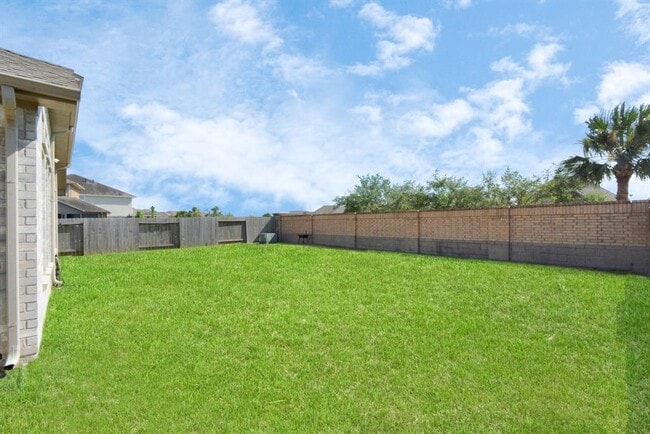 Building Photo - 2304 Tobarra Ln
