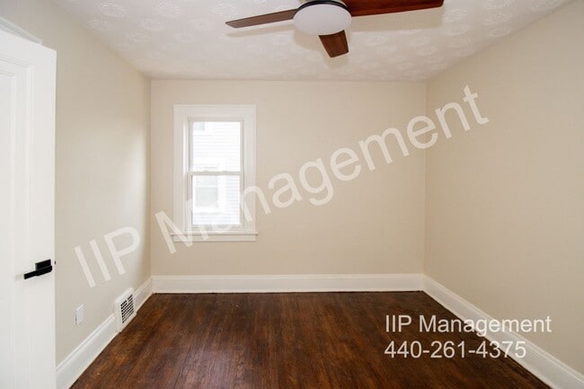Building Photo - 2127 Rossmoor Rd