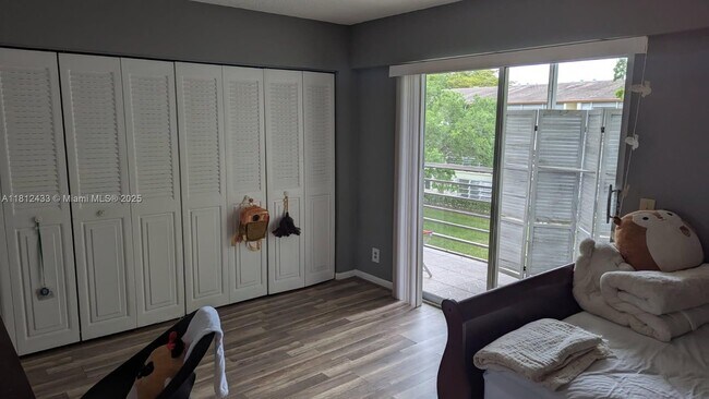 Building Photo - 286 Mansfield G