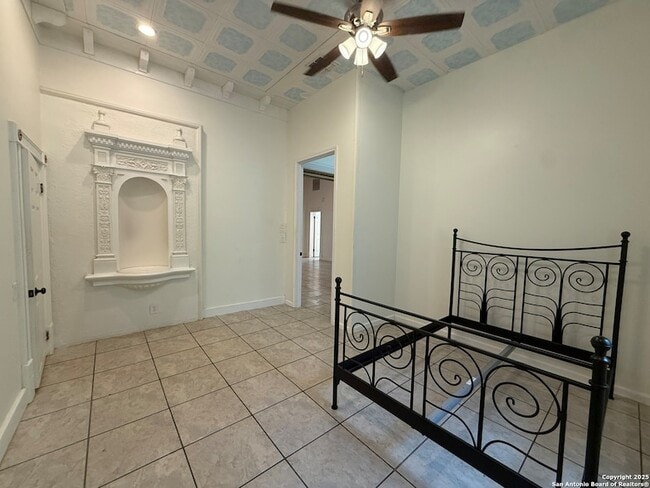 Building Photo - 437 W Magnolia Ave