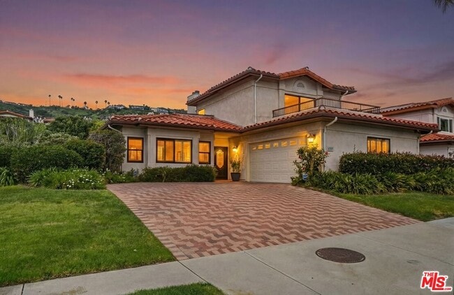 Building Photo - 6505 Beachview Dr