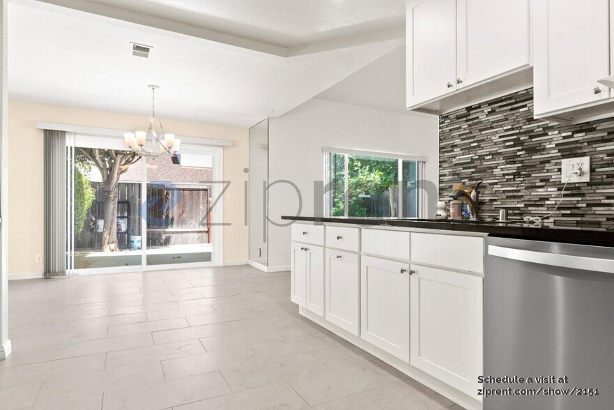 Building Photo - 1293 Laveille Ct