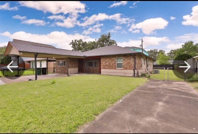 Primary Photo - 9012 Topaz St