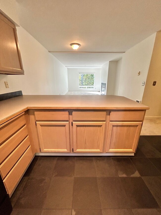 Building Photo - 2bd/1.75ba Kirkland Condo