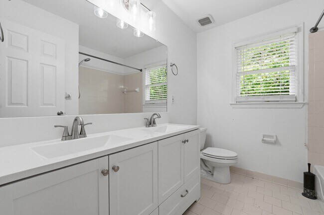 Building Photo - Spacious Renovated Home on a Quiet Cul-de-Sac Single-family · Professionally managed · Move-in ready