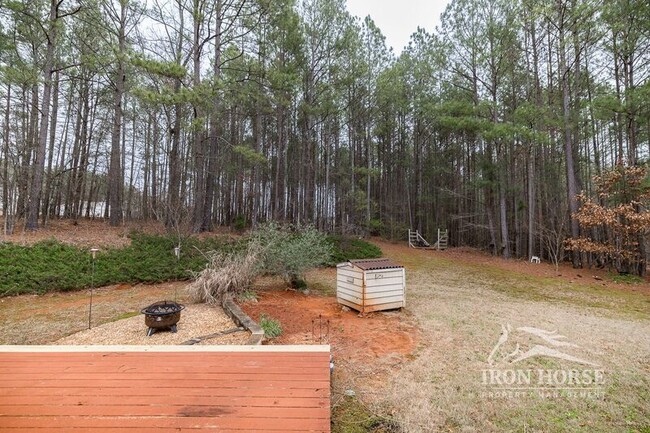 Building Photo - 348 Pine Ridge Cir