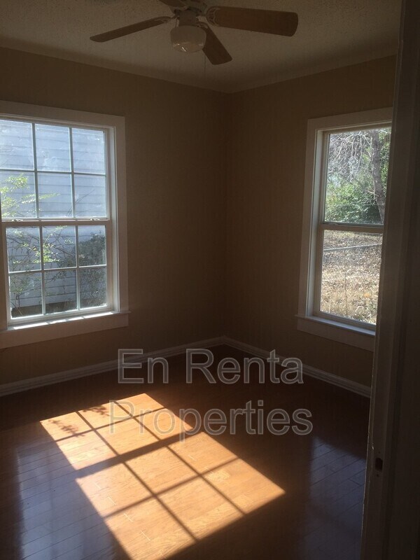 Building Photo - 601 W Beach St