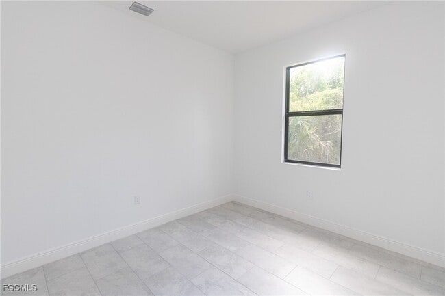 Building Photo - 1087 Rugby Cir