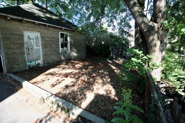 Building Photo - 20 Teel St