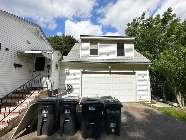 Primary Photo - 65 Freeman St