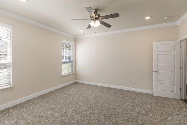Building Photo - 411 Linda Ln