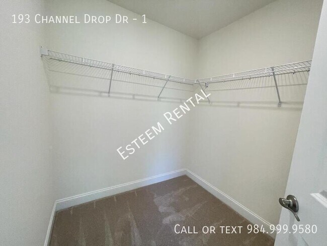 Building Photo - 193 Channel Drop Dr