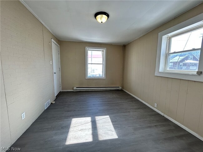 Building Photo - 106 S 12th St