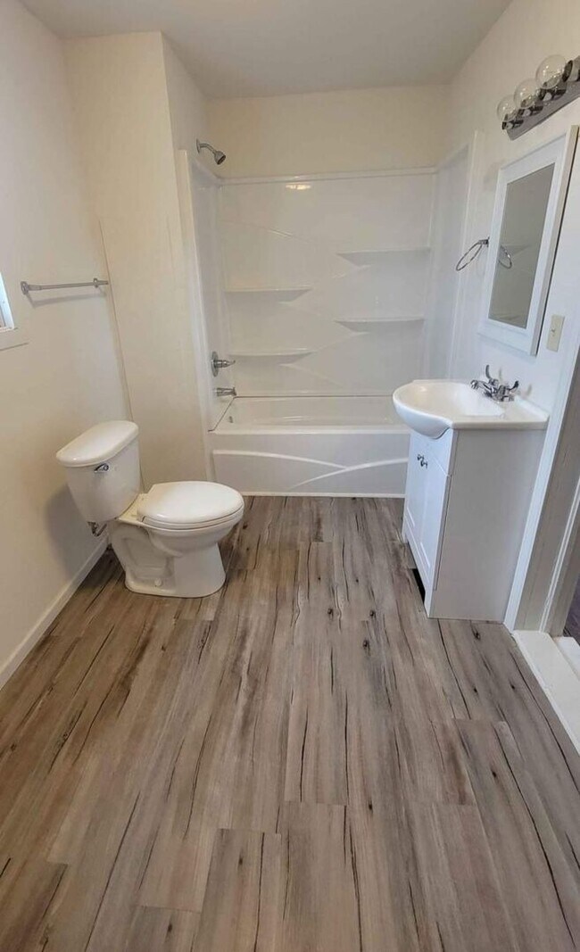Building Photo - 2 Bedroom House in Pryor