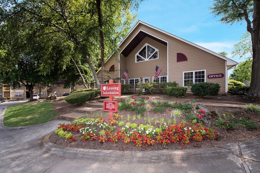 Primary Photo - Park Hills Apartments