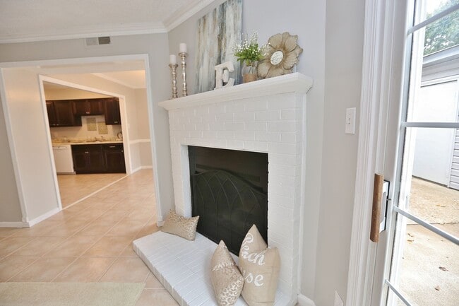 Building Photo - MUST SEE! Charming 3-Bedroom Townhome in Thoroughgood! 1-Car Attached Garage!