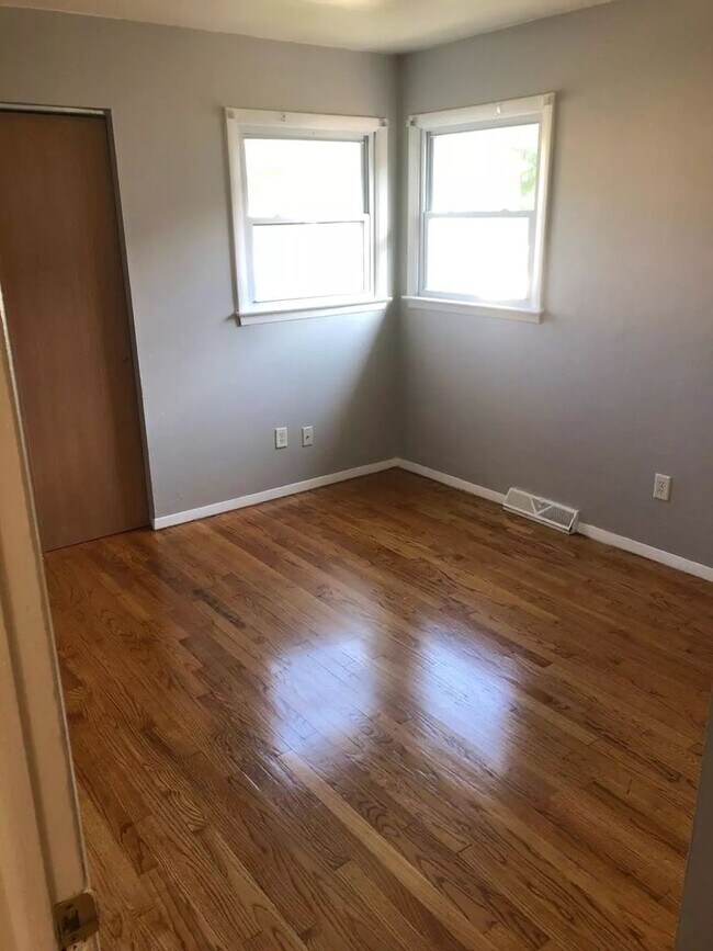 Building Photo - 5405-5407 N 37th St