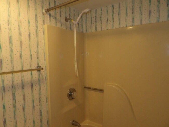 Building Photo - 4230 Pinehurst Cir