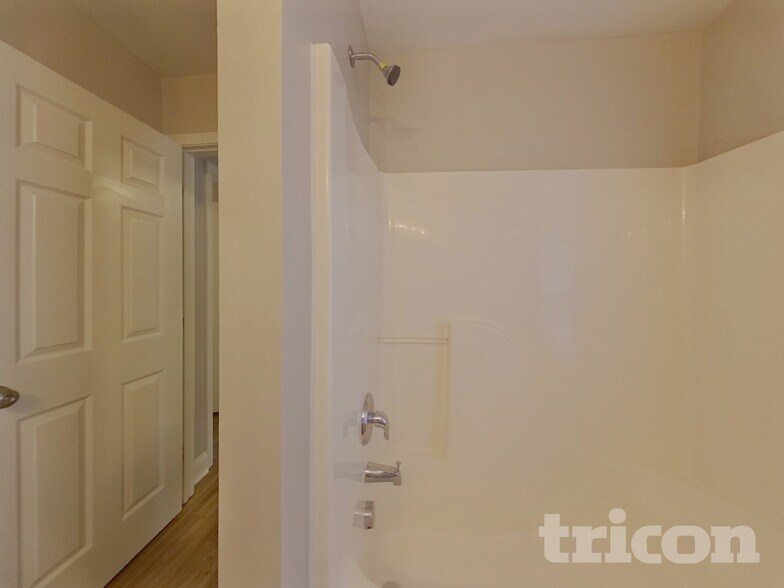 Building Photo - 821 Gore St