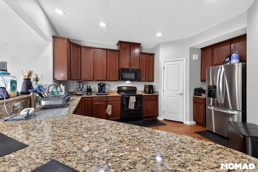 Building Photo - 676 Twisted Oak Ct