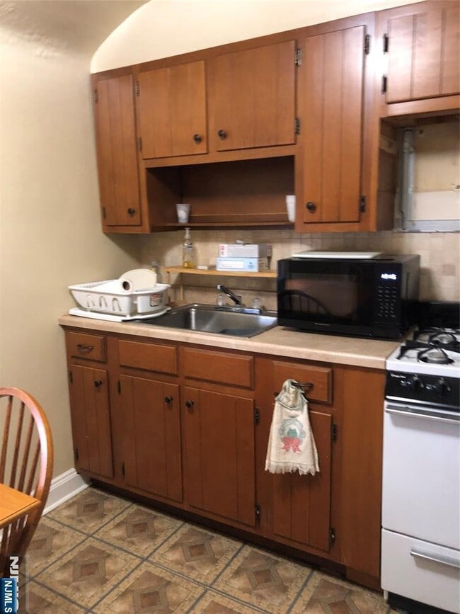 Building Photo - 5 5th St