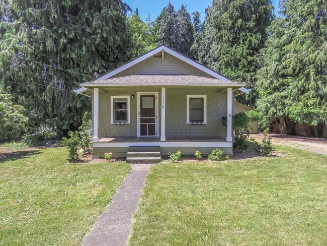 Building Photo - 2 Bedroom Cottage with in walking distance...