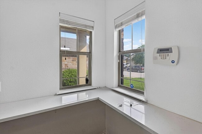 Building Photo - 15111 Parrish Ln