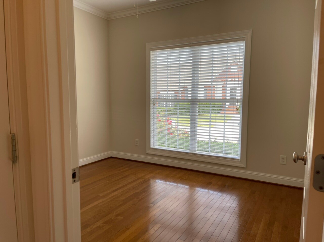 Building Photo - 144 Saint James Pl