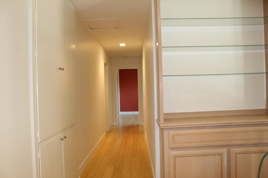 Building Photo - 4400 Portico Pl