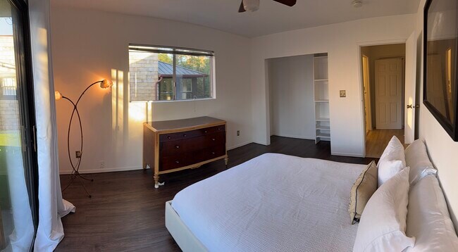 Building Photo - 635 Palms Blvd