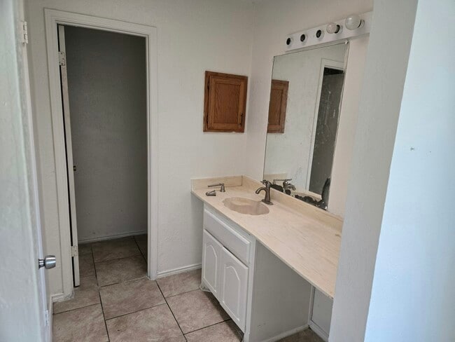 Building Photo - 2630 Cottonwood Ln