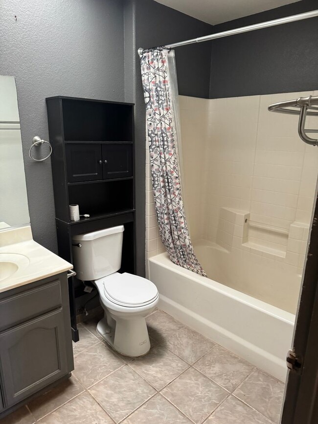 Building Photo - Solar Panels included on the 3 bedroom 2 b...