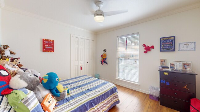 Building Photo - 453 El Camino Dr