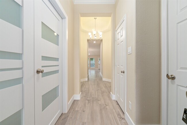 Building Photo - 15615 Whispering Green Dr