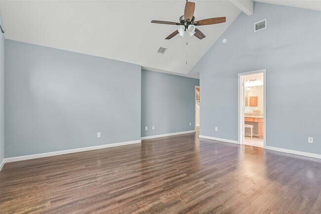Building Photo - 313 Winding Oak Ln S