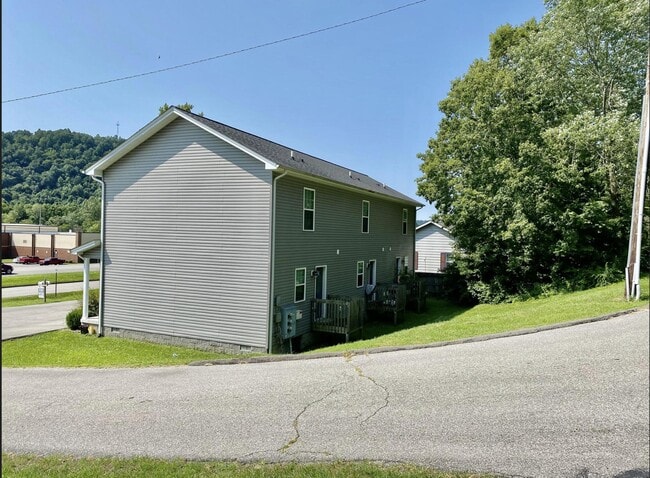 Building Photo - 1139 E Main St