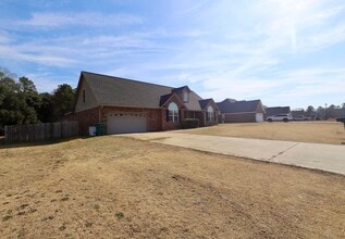 Building Photo - 3065 Temple Rd