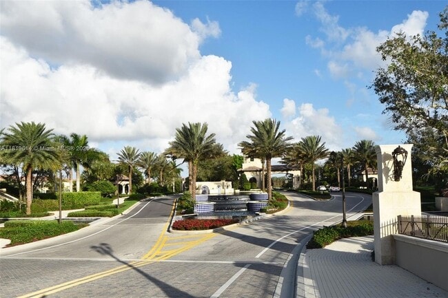 Building Photo - 16939 Bridge Crossing Cir